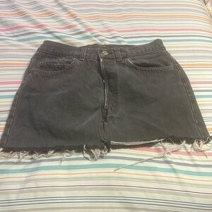 Grey/black Levi’s mini jeans skirt. Small/Medium